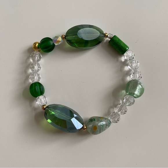 Beaded Chunky Bracelet in Green - Picture 2 of 2